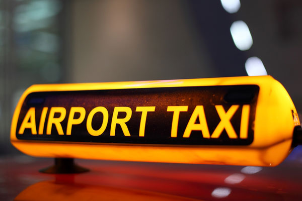 Где заказать такси в аэропорт?